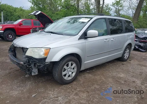 2010 Chrysler Town & Country Touring из США, поврежденный, VIN 2A4RR5D16AR305744